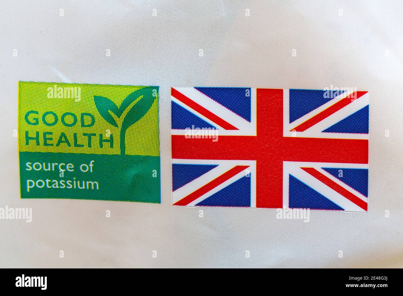Bonne source de santé du symbole de potassium et Union Jack on paquet de pommes de terre Waitrose British Maris Piper Banque D'Images