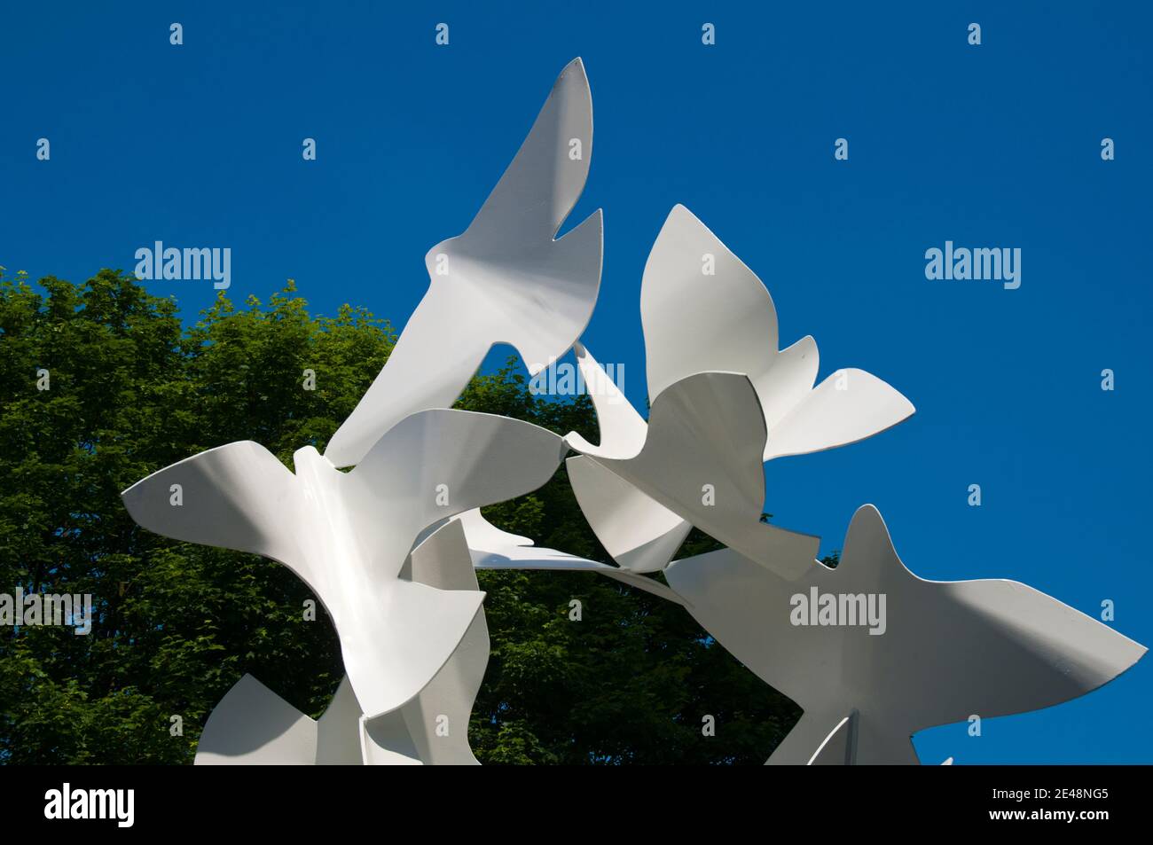 Colombes de paix sculpture par Michael Lyons, Bridge Street, Manchester, Angleterre, RU Banque D'Images