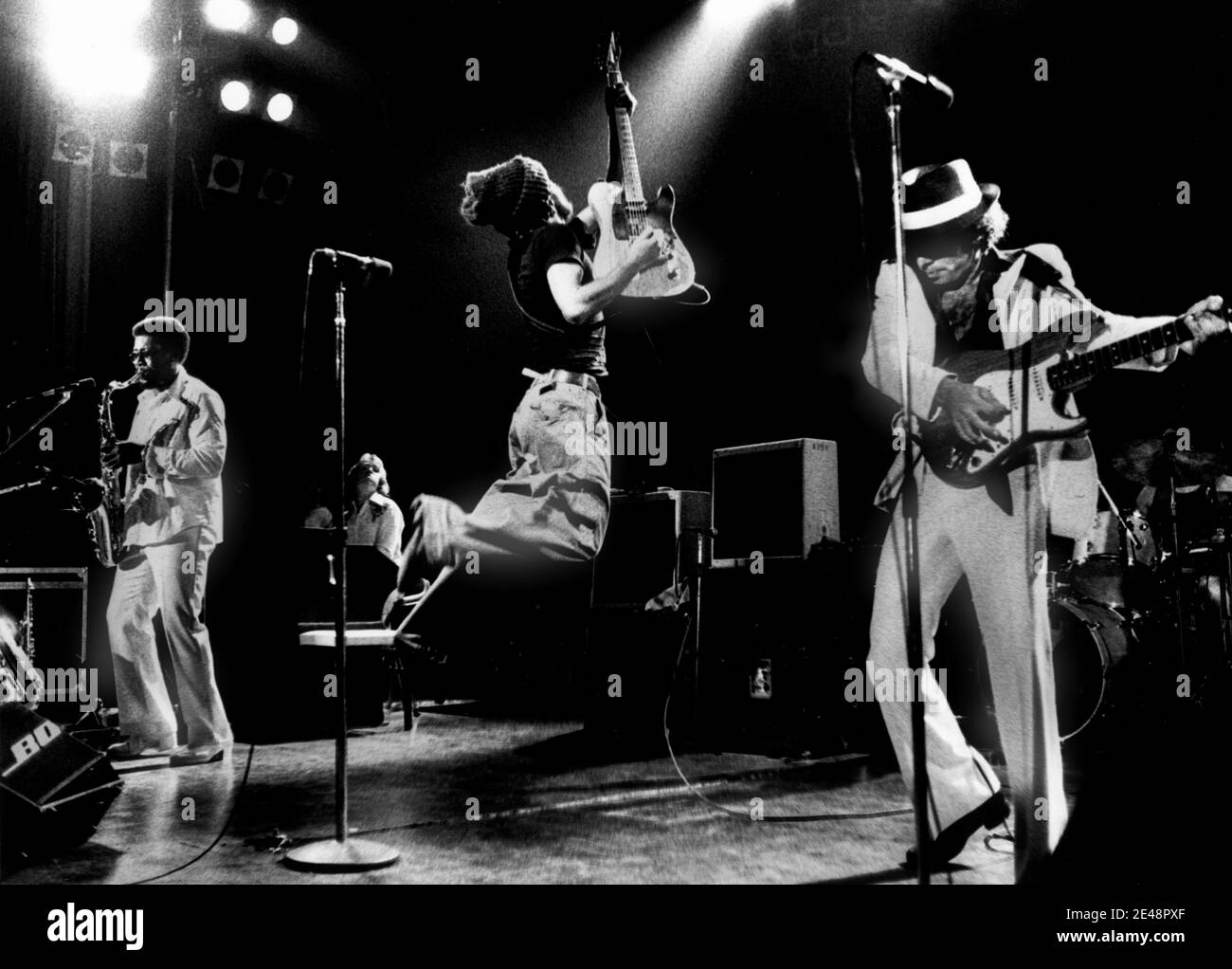 AMSTERDAM, PAYS-BAS - NOVEMBRE 23 : Bruce Springsteen joue en direct sur scène au RAI Congres Hall d'Amsterdam, pays-Bas, le 23 1975 novembre lors de sa tournée Born to Run avec le E Street Band (photo de Gijsbert Hanekroot) Banque D'Images