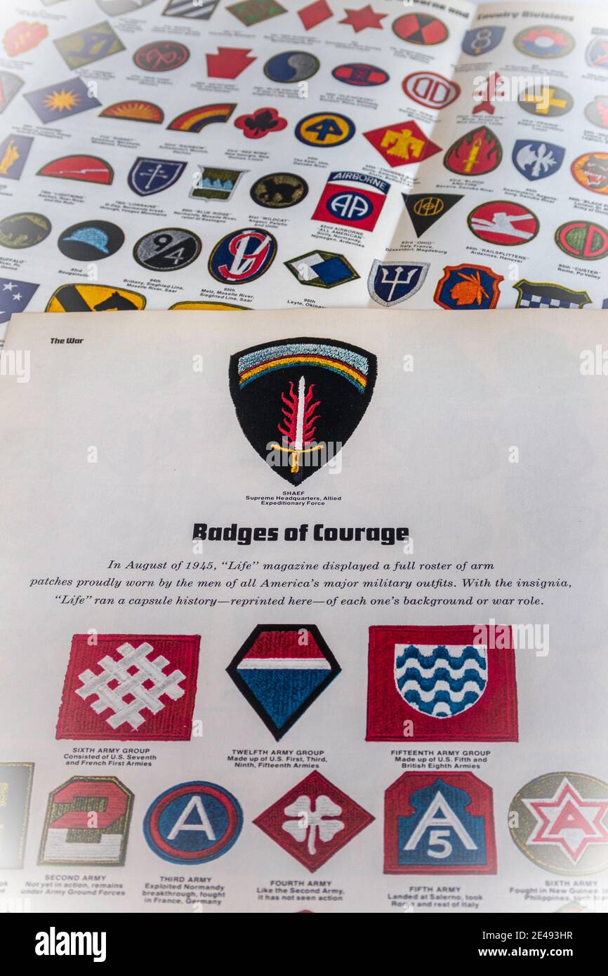 En août 1945, le magazine 'Life' a présenté une liste complète de patches de bras fièrement portés par l'armée américaine pendant la Seconde Guerre mondiale Banque D'Images
