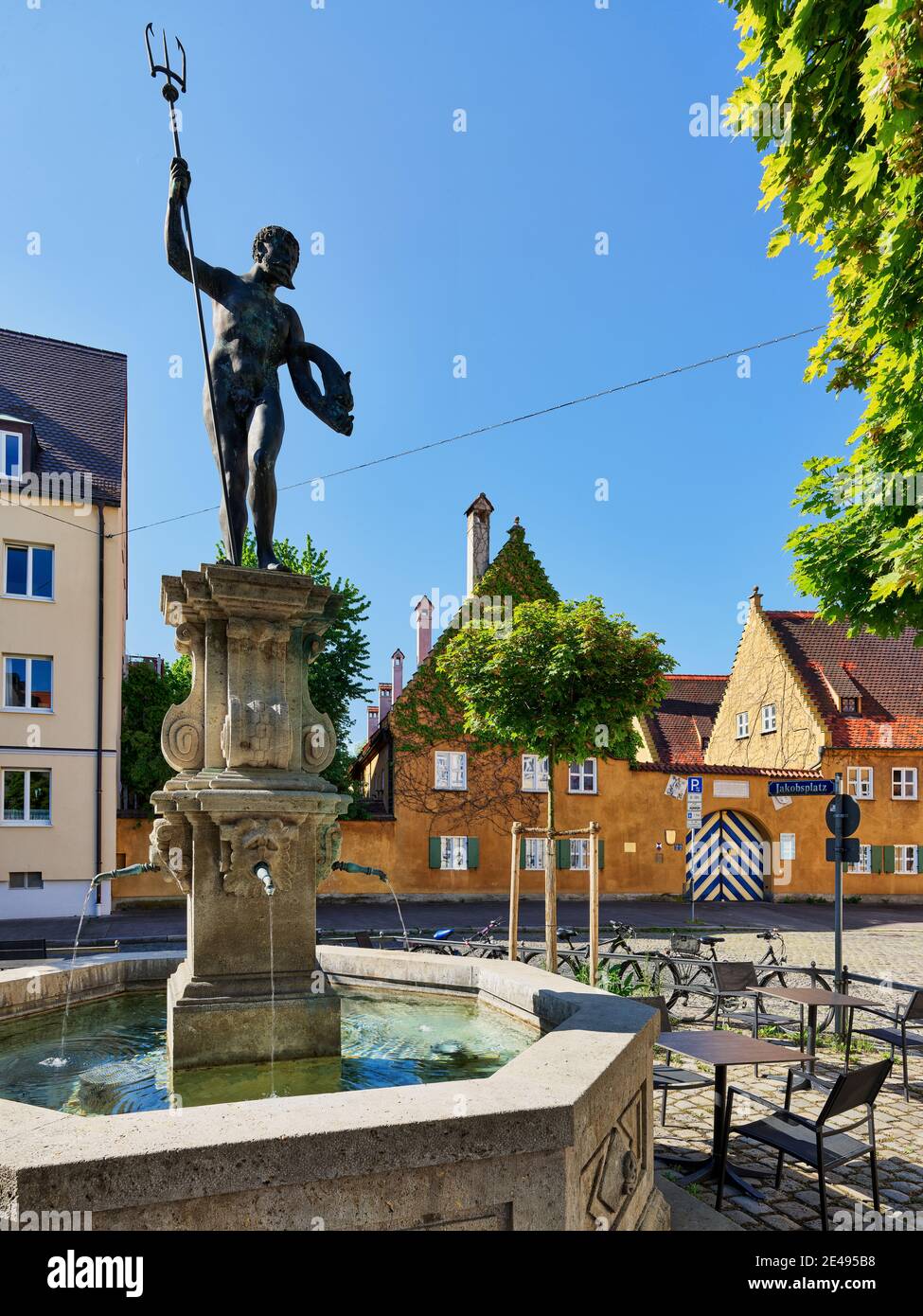 Neptune, fontaine Neptune, fontaine, place, pavé pavé pavé, Fuggerei, domaine de logement social, plus ancien domaine de logement social dans le monde, domaine de logement en terrasse, Jakob Fugger, famille Fugger, famille Princely et Comte Fugger, Princely et Administration de la Fondation du Comte Fugger, Fondation Fugger Banque D'Images