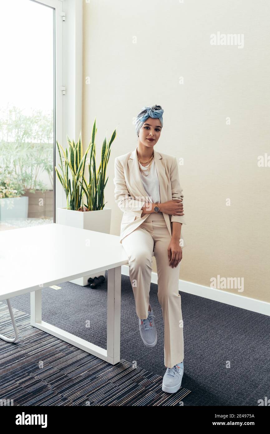 Portrait of businesswoman in office Banque D'Images