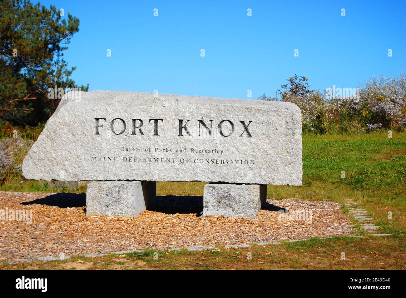 Pierre d'entrée du site historique de l'État de fort KNOX à Prospect, Maine, États-Unis. Banque D'Images