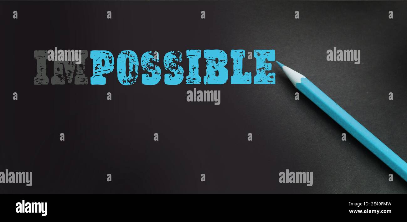 Impossible mot gros plan avec crayon rose. Impossible concept de motivation. Banque D'Images
