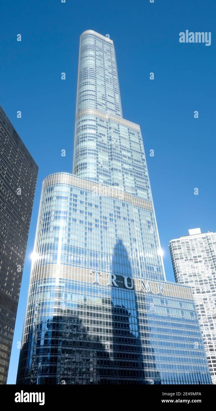 Chicago - Illinois. Le Trump International Hotel and Tower est une structure de 98 étages de 357 mètres de haut conçue par l'architecte Adrian Smith est le plus haut bâtiment de Chicago Banque D'Images Chicago - Illinois. Le Trump International Hotel and Tower est une structure de 98 étages de 357 mètres de haut conçue par l'architecte Adrian Smith est le plus haut bâtiment de Chicago Banque D'Images
