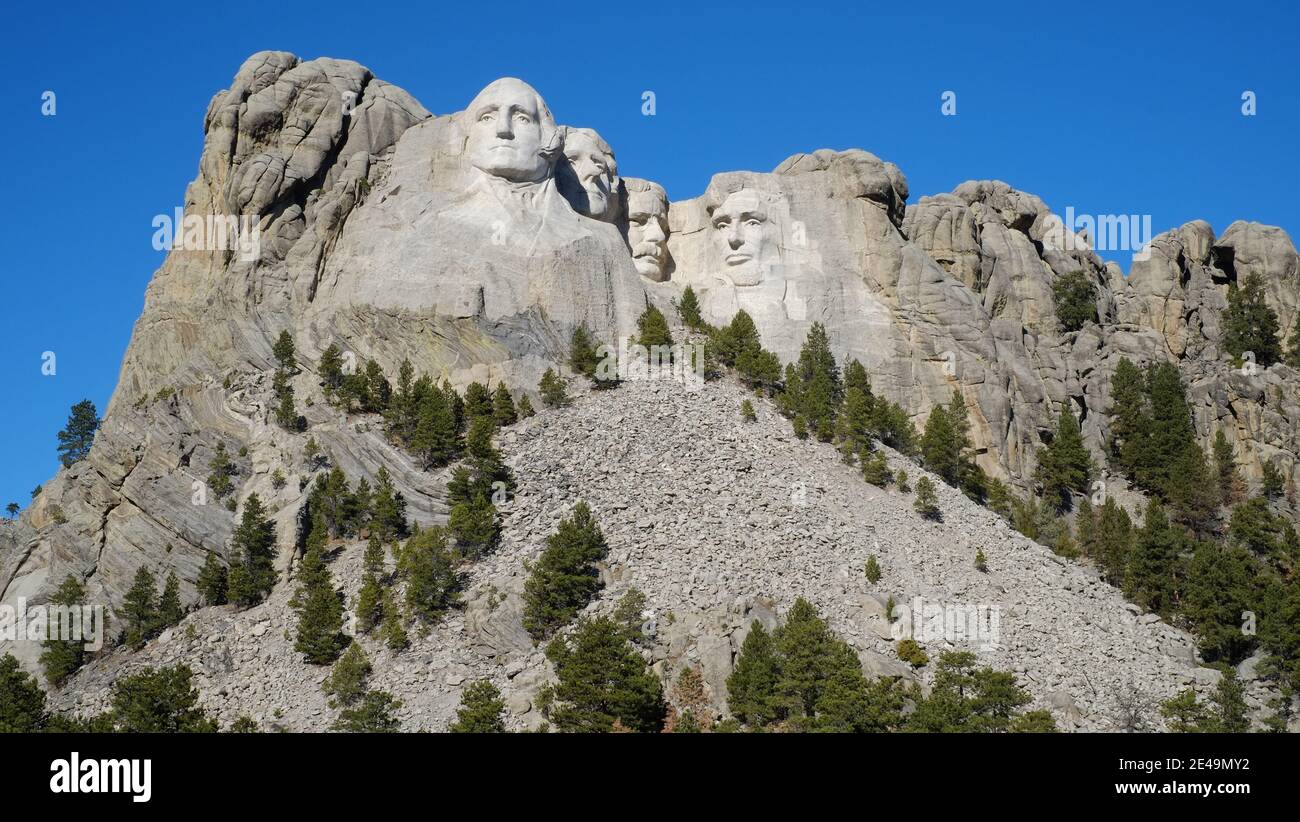 Mémorial national de Mount Rushmore, Black Hills, Dakota du Sud. Conçu et complété par Gutzon Borglum. La sculpture géante est sculptée dans du granit et présente des têtes de 18 mètres de haut de quatre présidents américains Banque D'Images