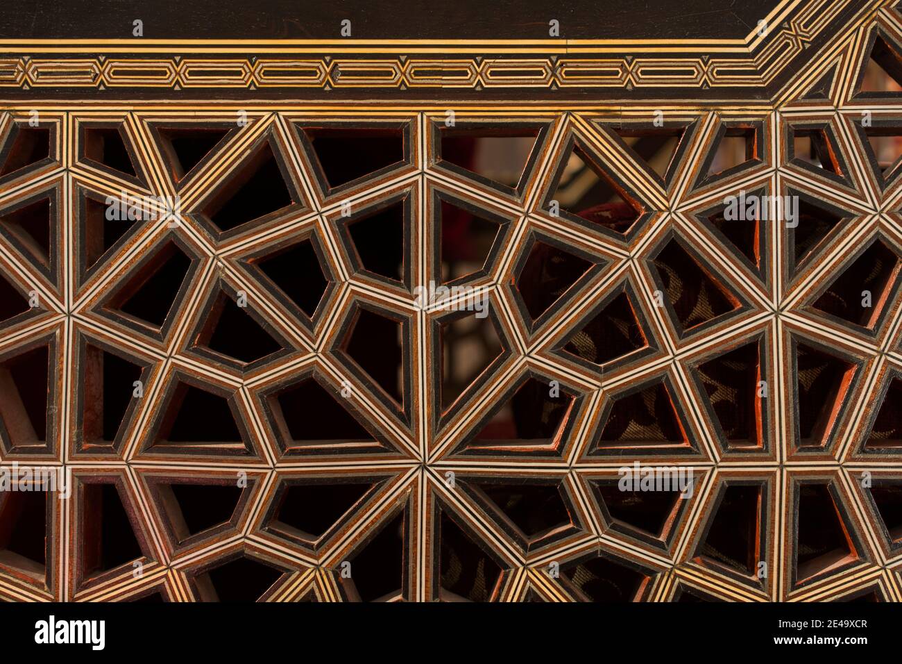 Art ottoman dans des motifs géométriques sur le bois Banque D'Images