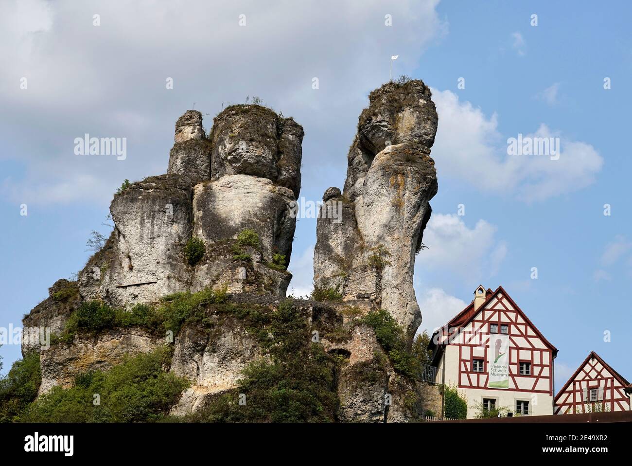 Allemagne, Bavière, moyenne-Franconie, Suisse franconienne, Pottenstein, village de pierres de Tüchersfeld, château de pierres, maisons à colombages Banque D'Images