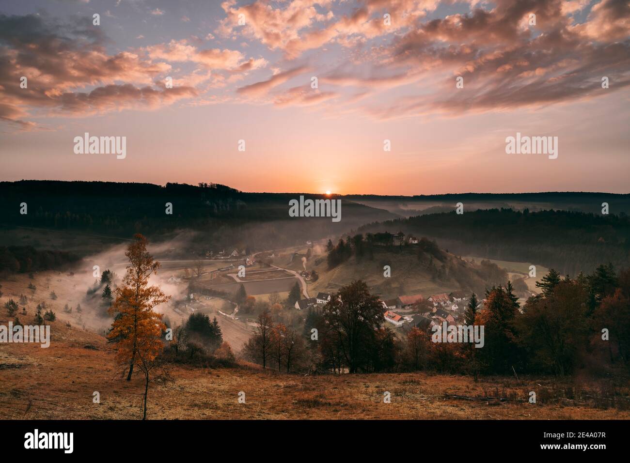Lever du soleil, paysage, brouillard, Gundelfingen, Münsingen, Alb souabe, Bade-Wurtemberg, Allemagne, Europe Banque D'Images