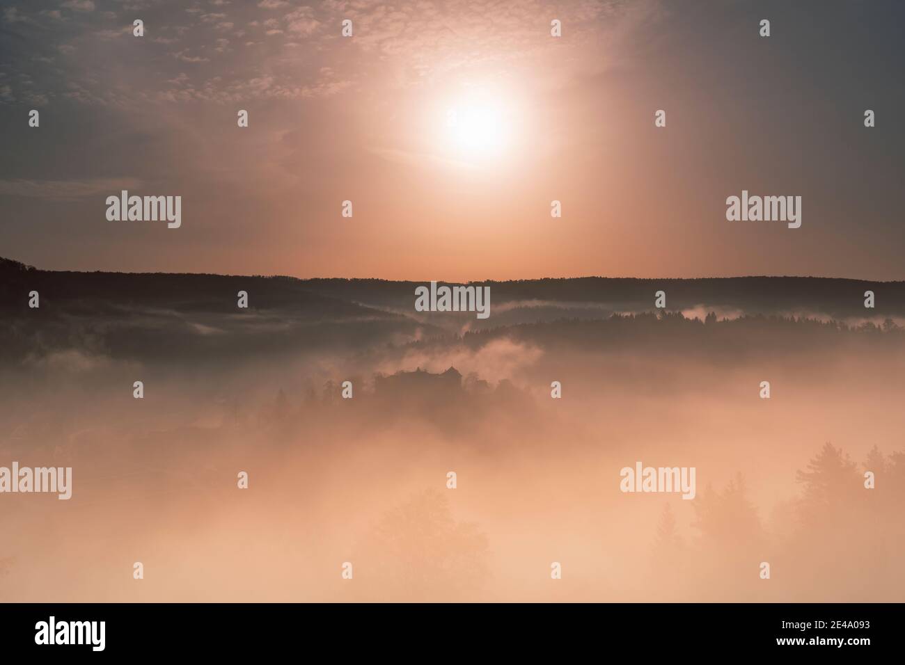 Lever du soleil, paysage, brouillard, Gundelfingen, Münsingen, Alb souabe, Bade-Wurtemberg, Allemagne, Europe Banque D'Images