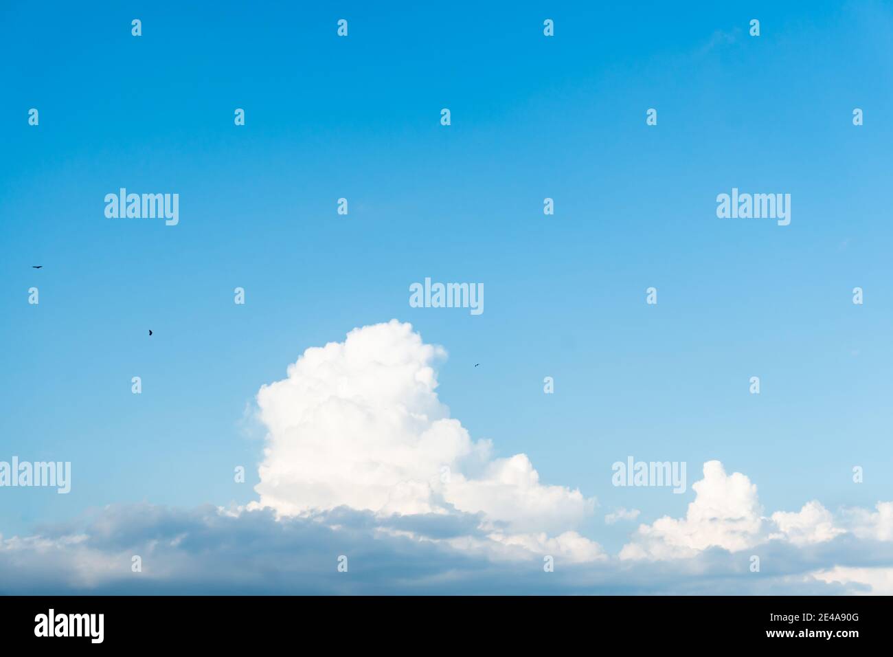 Fond de Ciel bleu avec de beaux nuages Banque D'Images