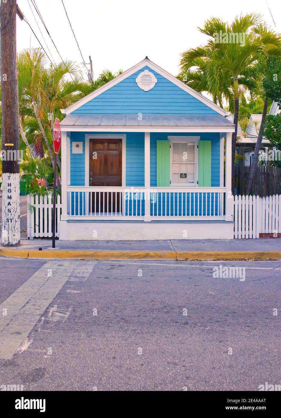 Petite maison de Conch bleue dans la ville historique de Key West, Floride. Destination de vacances. Banque D'Images Petite maison de Conch bleue dans la ville historique de Key West, Floride. Destination de vacances. Banque D'Images