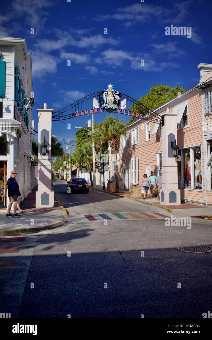 Bahama Village dans l'historique Key West, Floride. Destination de quartier colorée. Maisons, boutiques, restaurants et bars. Banque D'Images Bahama Village dans l'historique Key West, Floride. Destination de quartier colorée. Maisons, boutiques, restaurants et bars. Banque D'Images