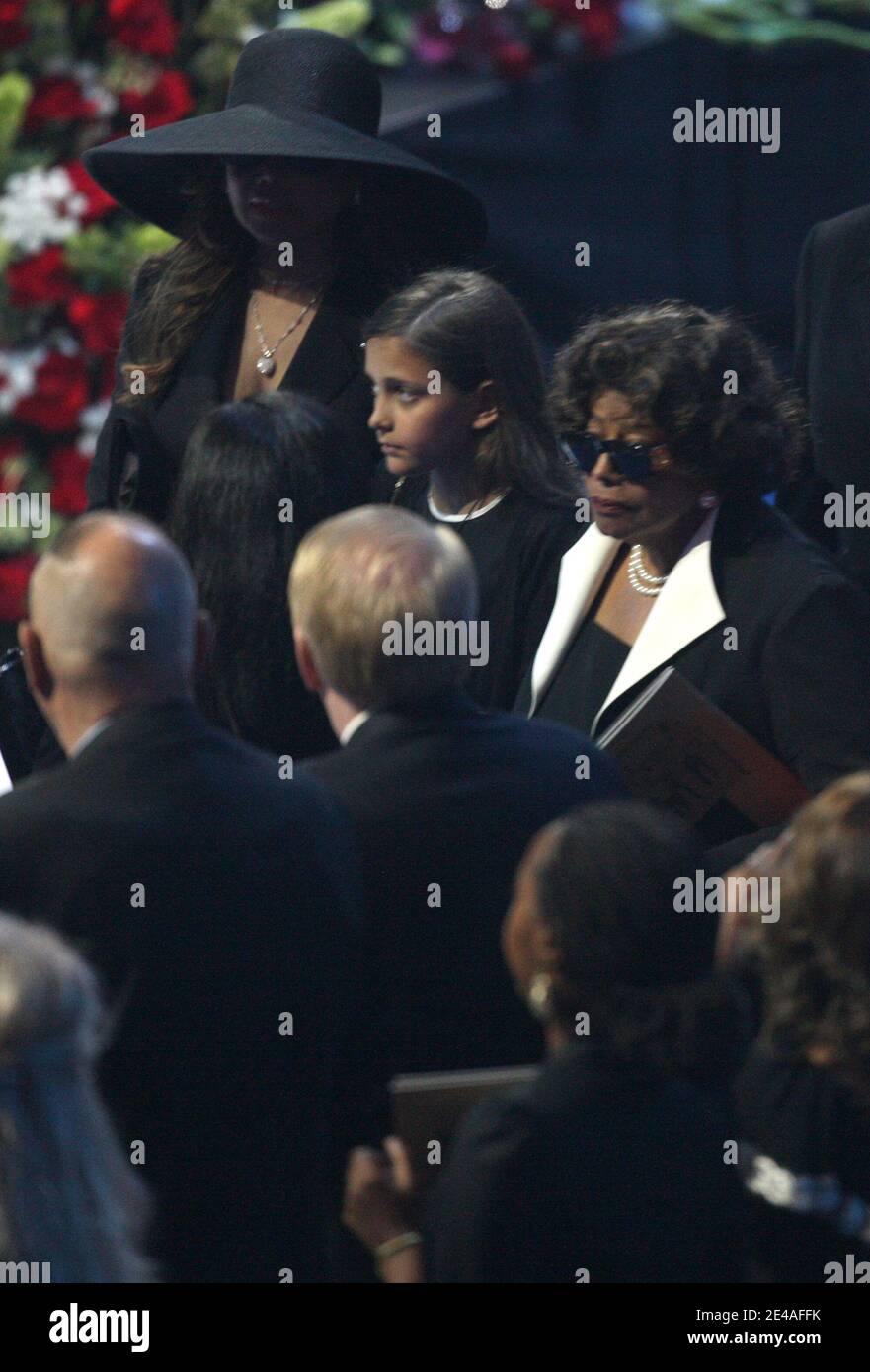Katherine Jackson arrive avec la fille de Michael Jackson, Paris pour le service commémoratif le service commémoratif de Michael Jackson au Staples Center de Los Angeles, CA, Etats-Unis, le 7 juillet 2009. Photo de Mario Anzuoni/Reuters/PA-ABACAPRESS.COM (photo : Katherine Jackson, Paris Jackson) Banque D'Images