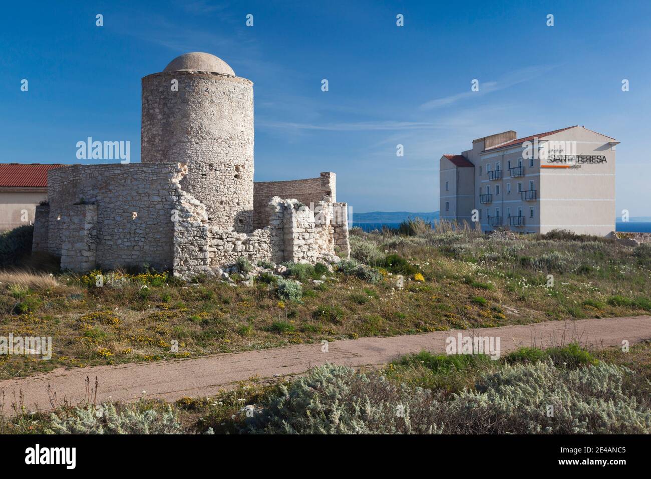 Ruines des tours d'observation, Bonifacio, Corse-du-Sud, Corse, France Banque D'Images