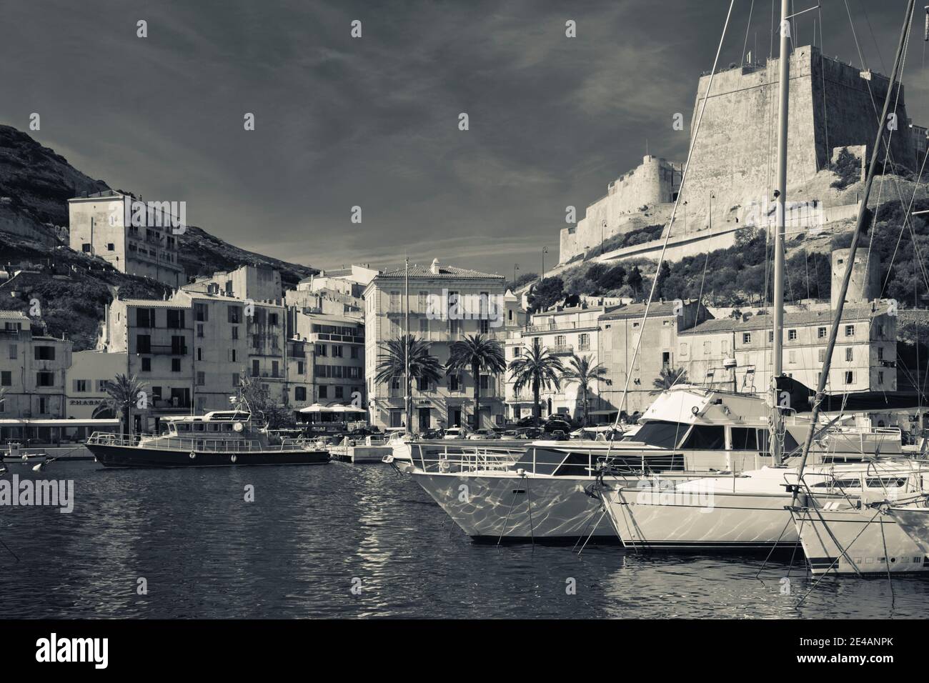 Bateaux à un port, Bonifacio, Corse-du-Sud, Corse, France Banque D'Images