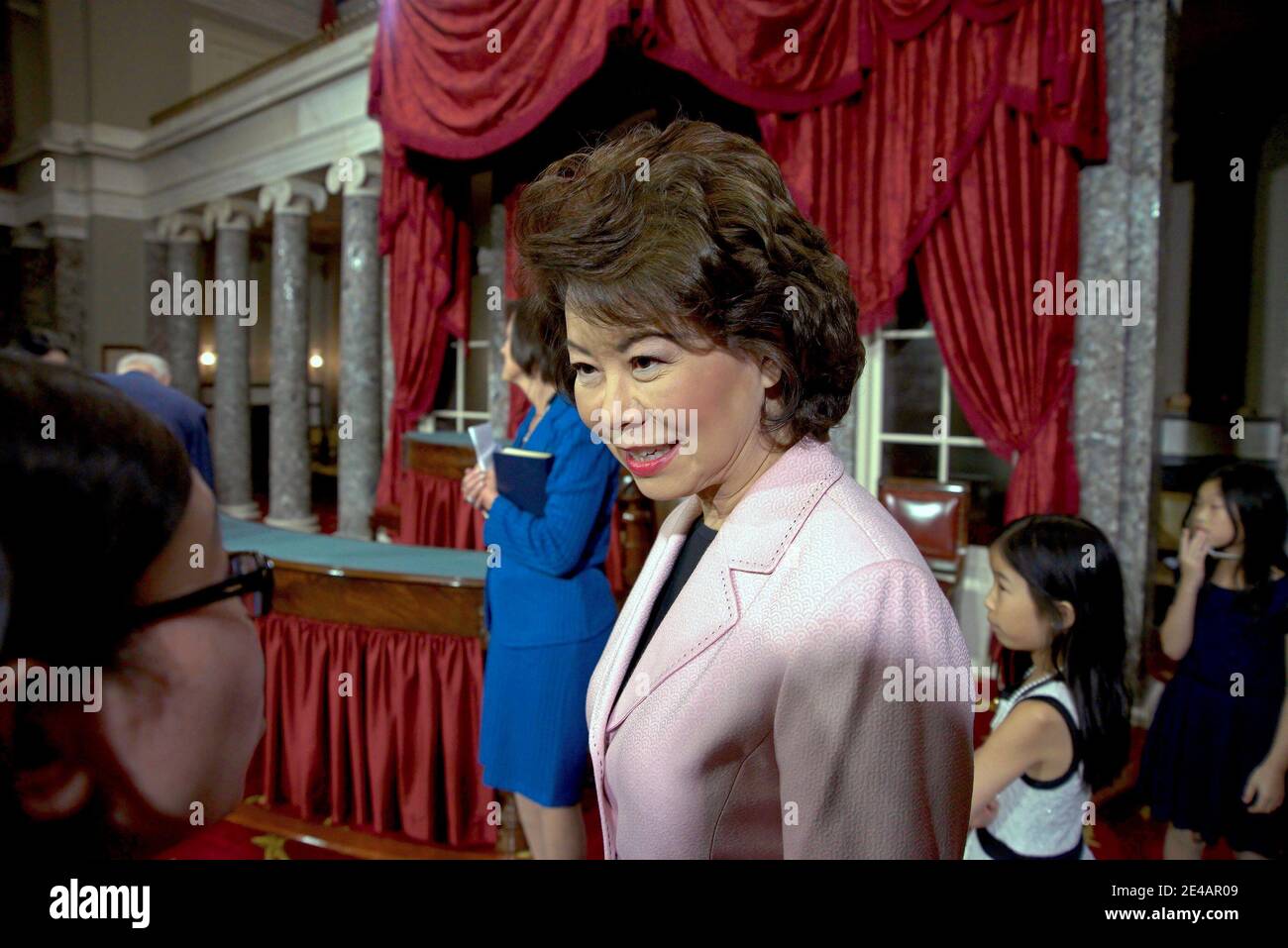 Washington, DC. USA, le 6 janvier 2015 l'ancienne secrétaire au travail Elaine Chao assiste à la cérémonie d'assermentation de son mari, le sénateur Mitch McConnell (R-KY), dans les anciennes chambres du Sénat du Capitole Banque D'Images