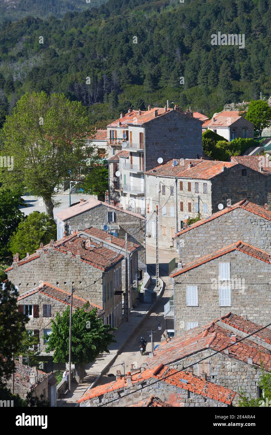 Vue imprenable sur la ville, Aullene, Alta Rocca, Corse-du-Sud, Corse, France Banque D'Images