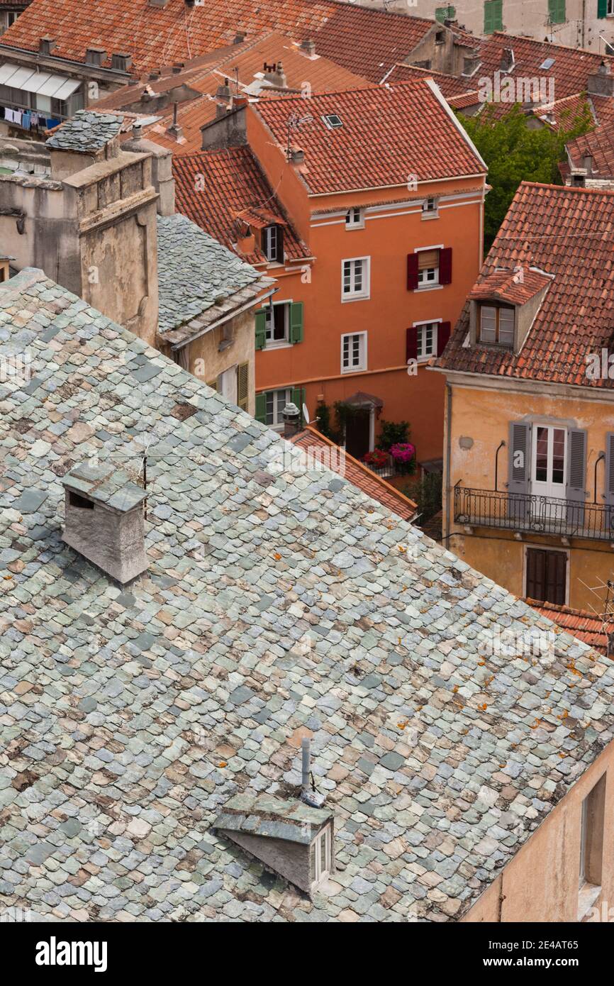 Vue imprenable sur les toits d'une ville, Corte, haute-Corse, Corse, France Banque D'Images
