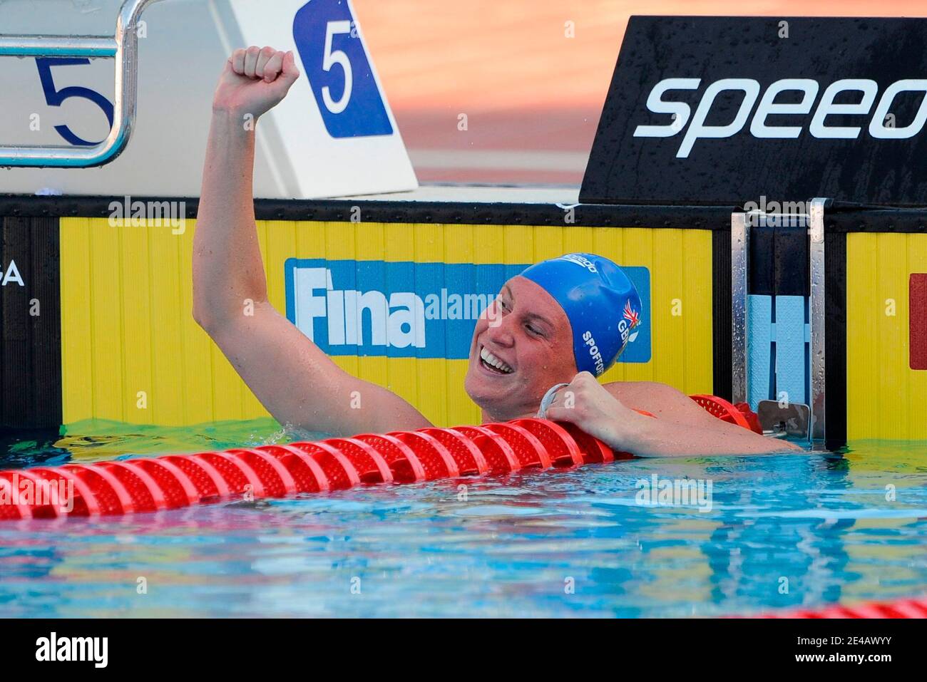 Le Gemma Spofforth, en Angleterre, a remporté la finale du BackStroke de 100 mètres aux Championnats du monde de natation de la FINA à Rome, en Italie, le 28 juillet 2009. Photo de Henri Szwarc/Cameleon/ABACAPRESS.COM Banque D'Images