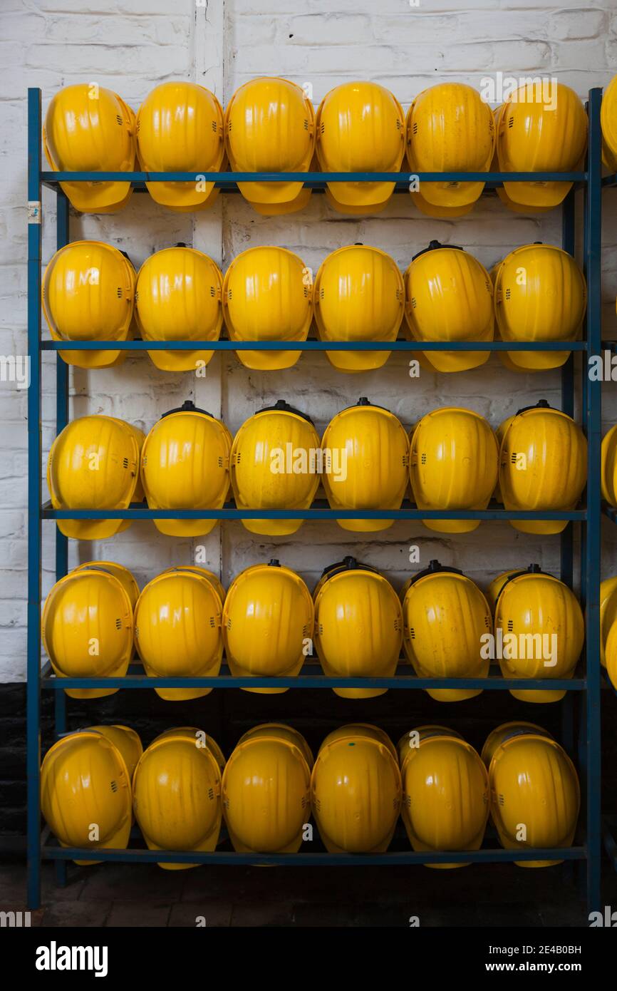 Casques de mineurs dans le musée minier de Delloye Coal, Centre Historique minier, Lewarde, Flandre française, Nord, Nord-pas-de-Calais, France Banque D'Images