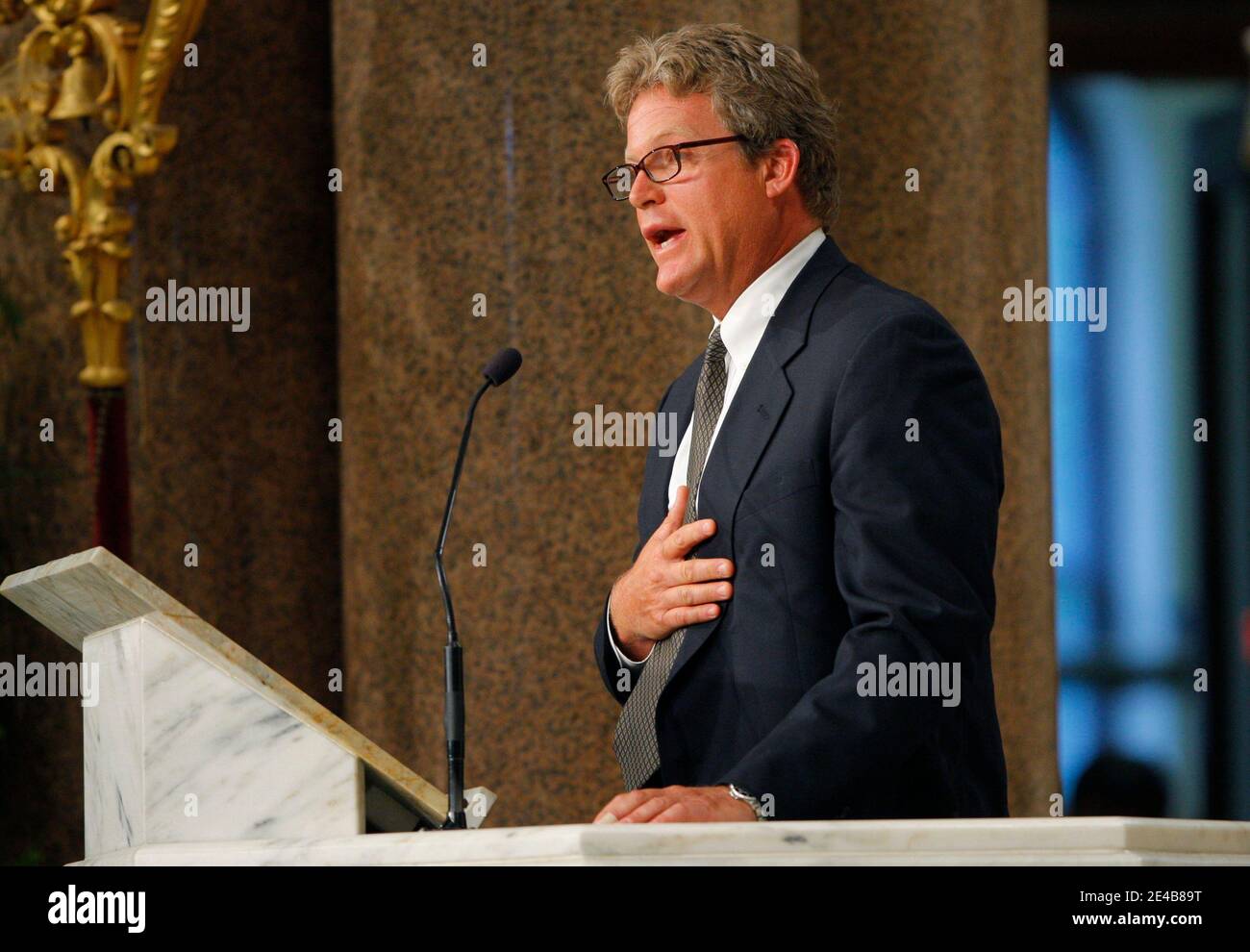 Le fils du sénateur Edward Kennedy, Edward Kennedy Jr., offre des souvenirs sur son père lors de ses funérailles à la Basilique notre-Dame de l'aide perpétuelle à Boston, Massachusetts, le 29 août 2009. Photo de la piscine par Brian Snyder/ABACAPRESS.COM (en photo : Edward Kennedy Jr) Banque D'Images