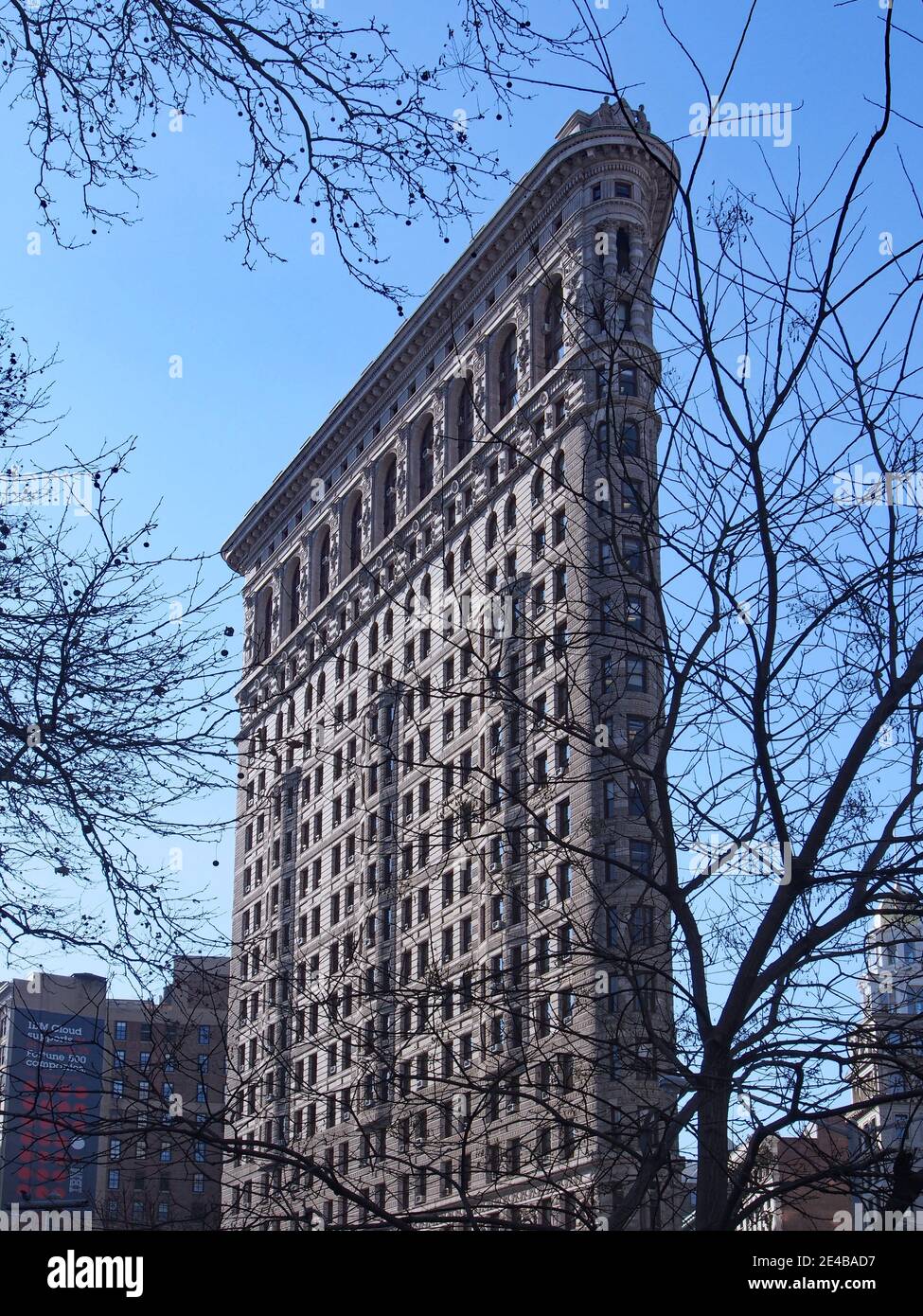 New York City, États-Unis - 16 décembre 2013 : l'extrémité étroite du légendaire bâtiment Flatiron, vue depuis Madison Square Park Banque D'Images