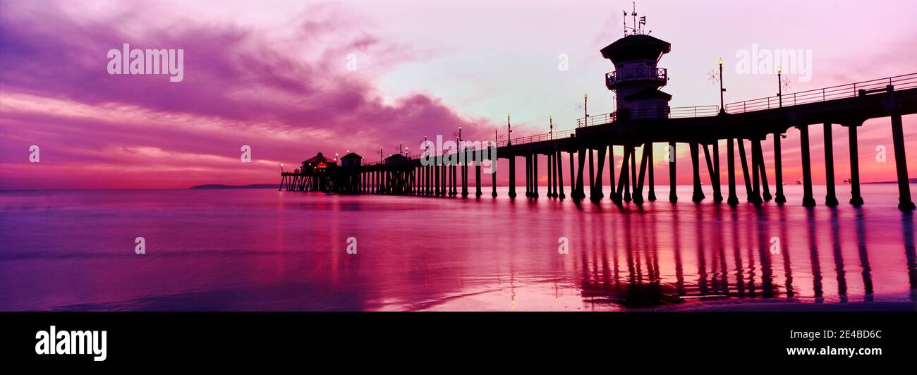 Huntington Beach Pier au coucher du soleil, Huntington Beach, Californie, États-Unis Banque D'Images