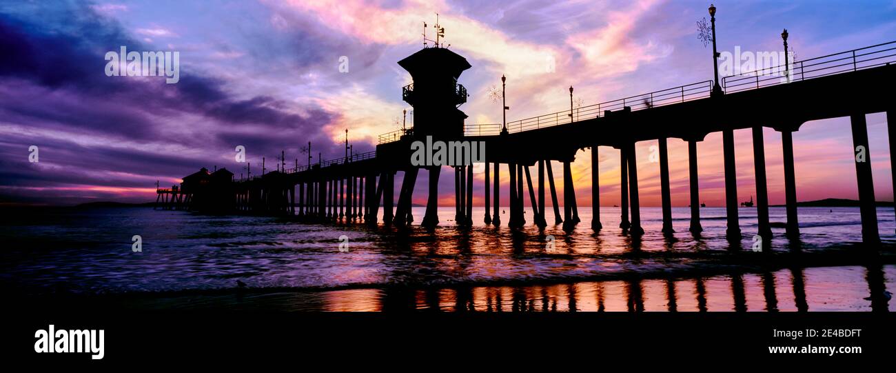 Huntington Beach Pier au coucher du soleil, Huntington Beach, Californie, États-Unis Banque D'Images