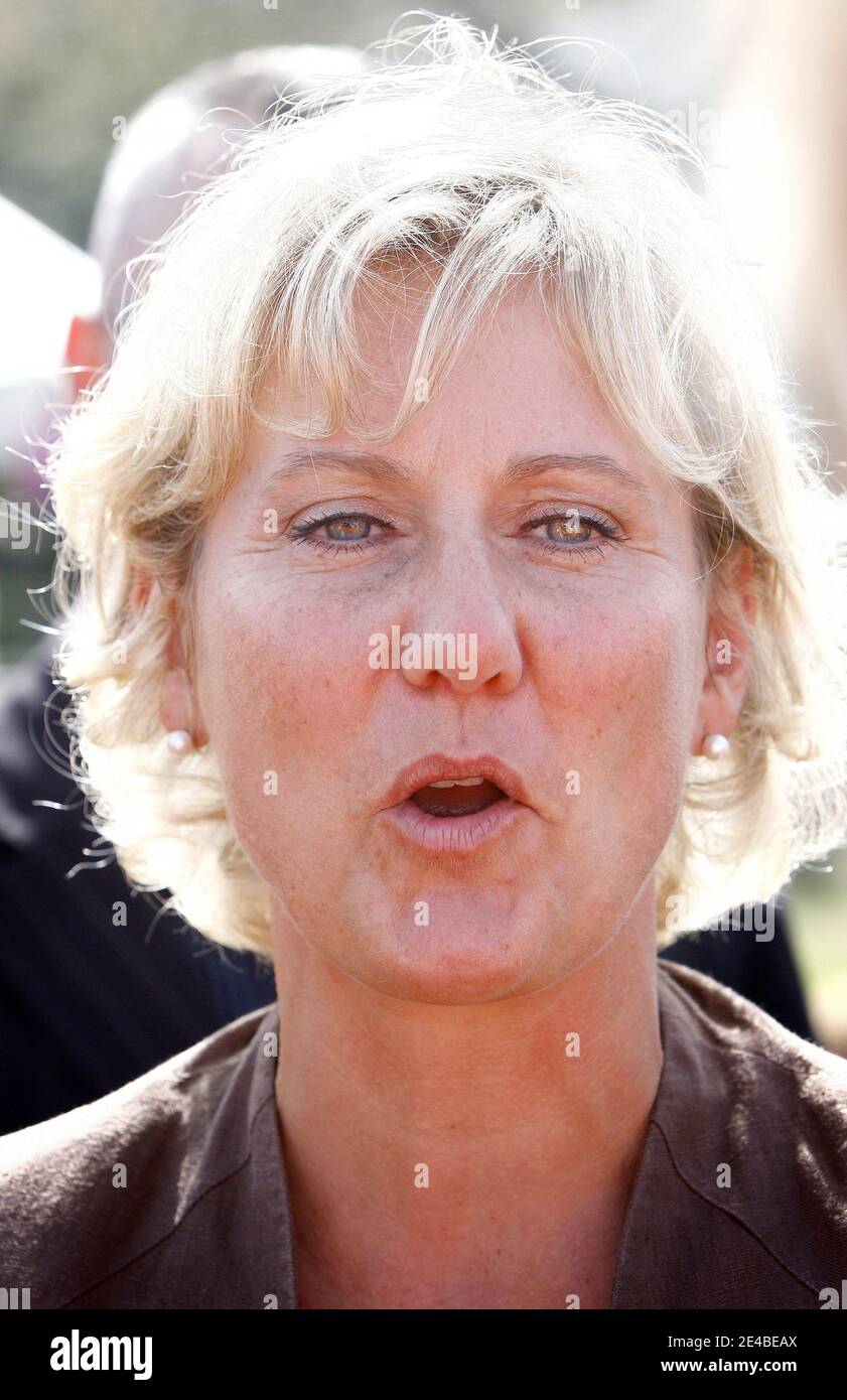Nadine Morano assistant à la dernière journée de l'Université d'été UMP surnommée « Campus » à Seignosse, France, le 6 septembre 2009. Photo de Patrick Bernard/ABACAPRESS.COM Banque D'Images