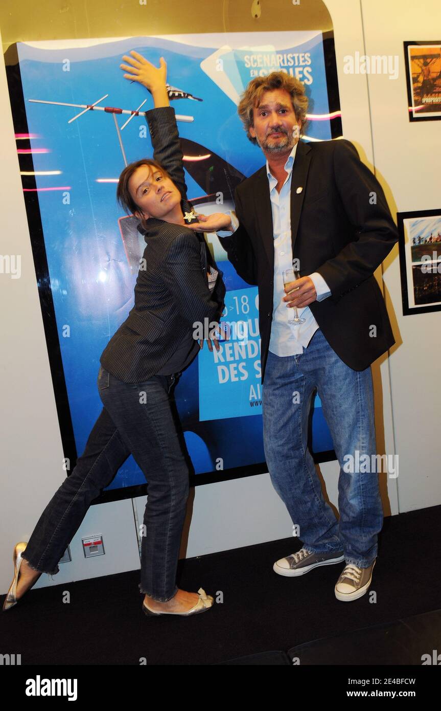 EXCLUSIVITÉ - Didier Cauchy et Agathe de la Boulaye participant au lancement de la 4e série 'scénario en série' à Paris, France, le 7 septembre 2009. Photo de Helder Januario/ABACAPRESS.COM Banque D'Images