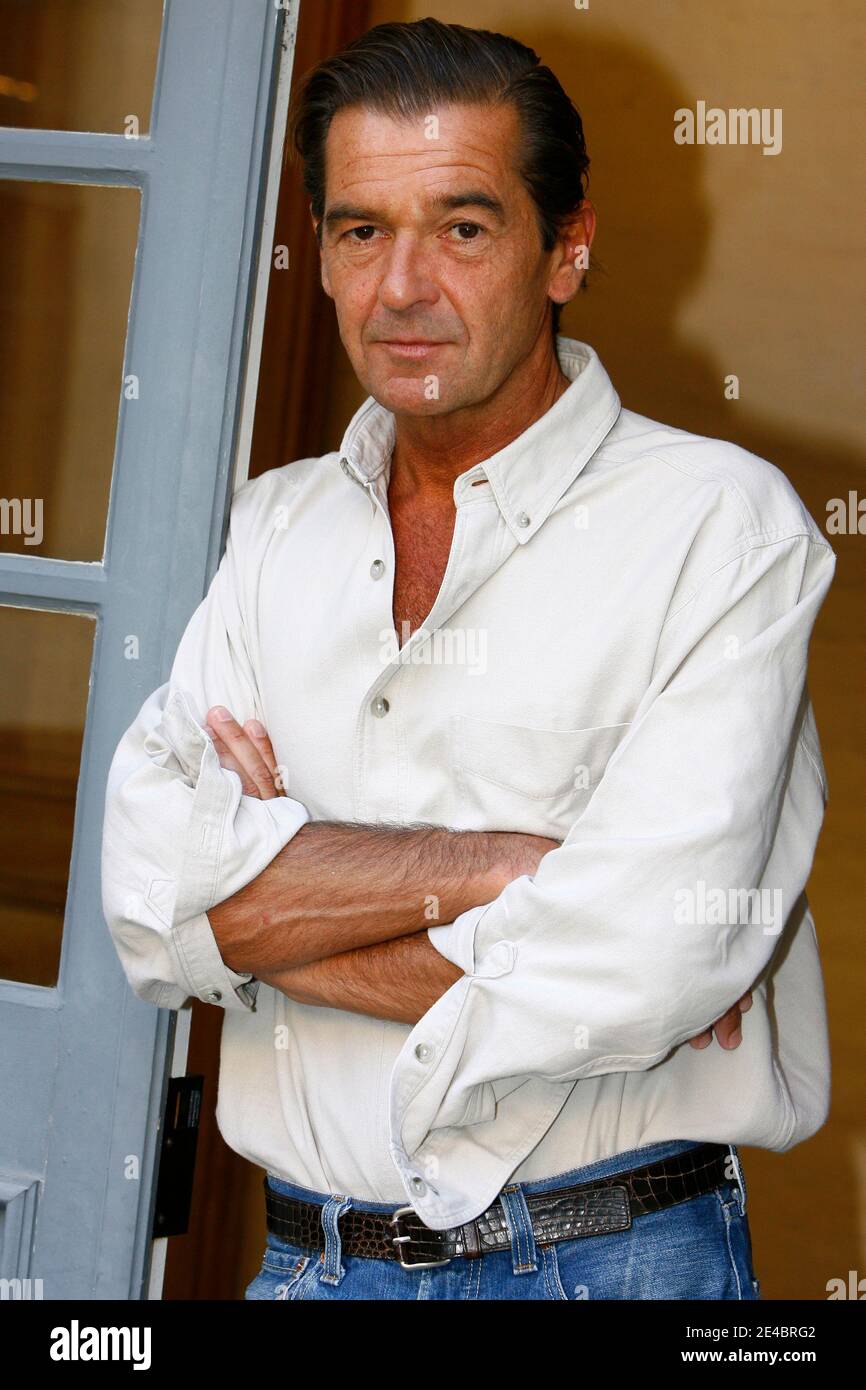 Le réalisateur français Jean-Albert Lievre présente en avant-première son dernier film documentaire « le syndrome du Titanic » dans l'hôtel de palais de l'Hermitage Gantois à Lille, au nord de la France, le 15 septembre 2009. Photo de Mikael Libert/ABACAPRESS.COM Banque D'Images