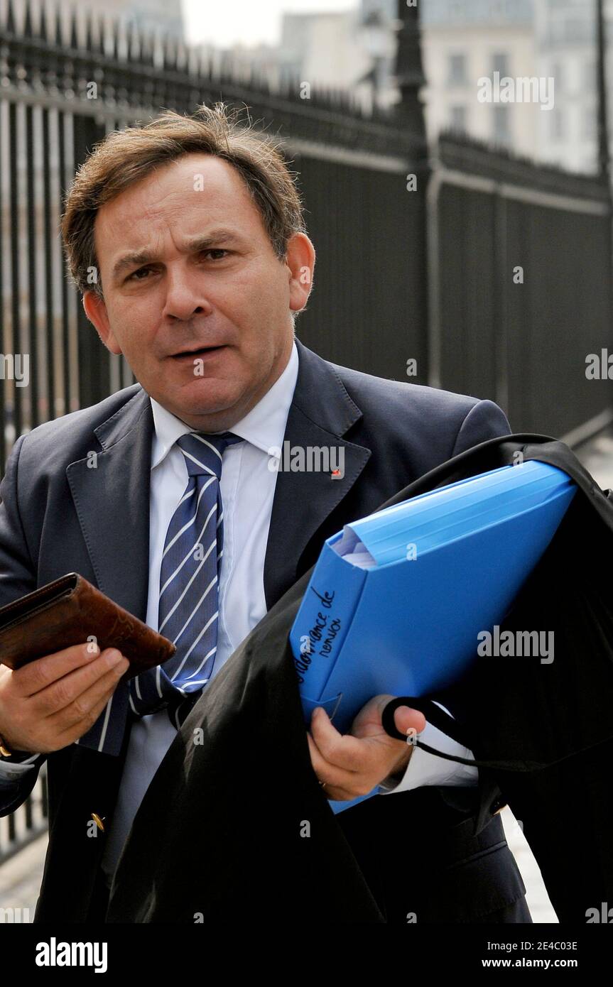 L'avocat français Francis Szpiner arrive pour l'ouverture du procès  "Clearstream affaire" devant le palais de justice de Paris, en France, le  21 septembre 2009. L'ancien Premier ministre français et ministre des  Affaires