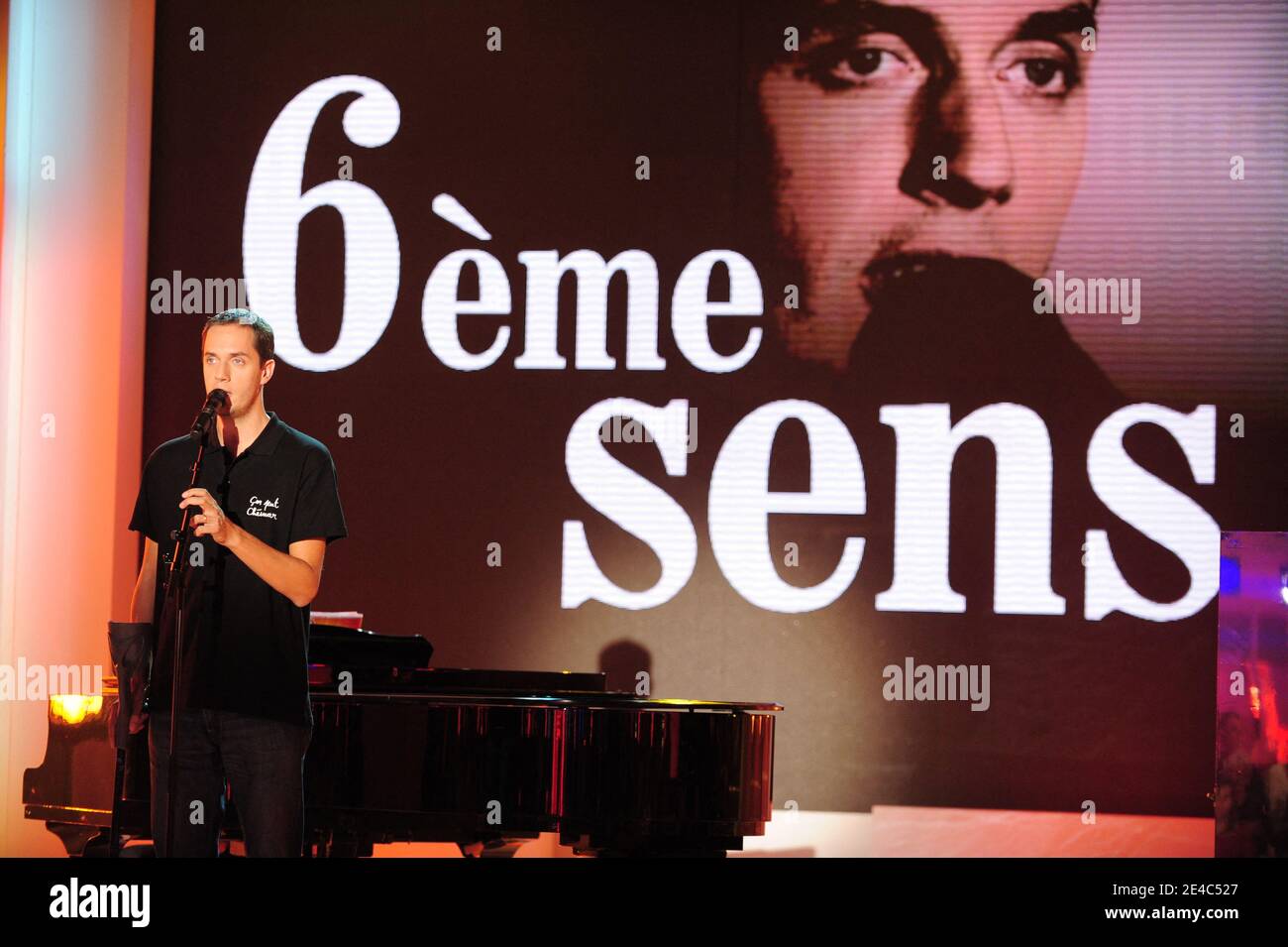 Fabien Marsaud aka Grand corps Malade lors de l'enregistrement de l'émission Dimanche a Paris, France, le 23 septembre 2009. Photo Max Colin/ABACAPRESS.COM Banque D'Images