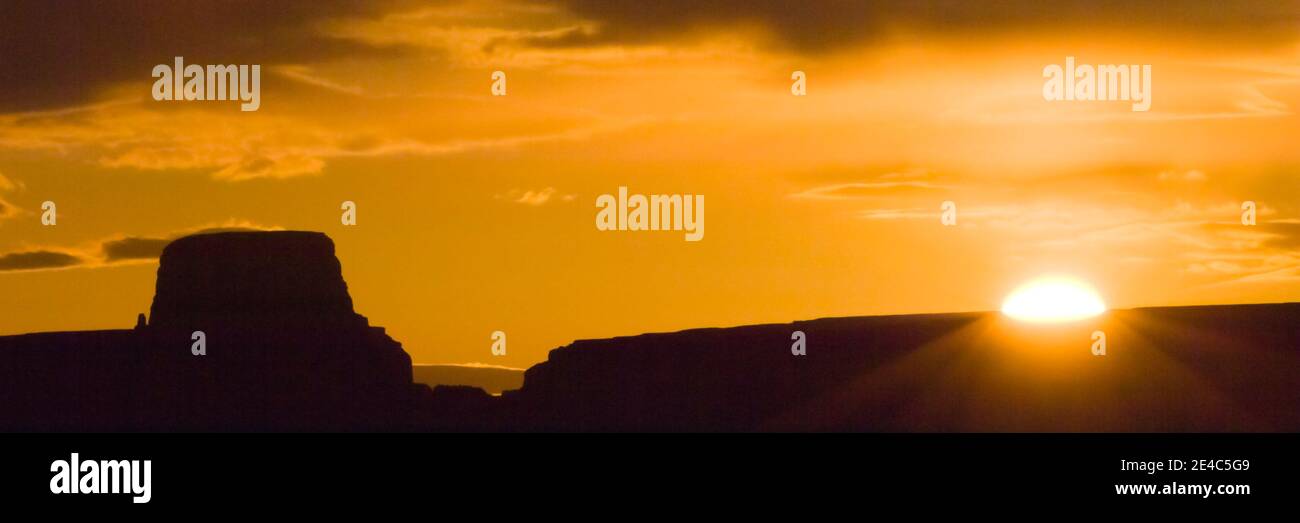 Silhouette des formations rocheuses au lever du soleil, parc national du Grand Canyon, Arizona, États-Unis Banque D'Images
