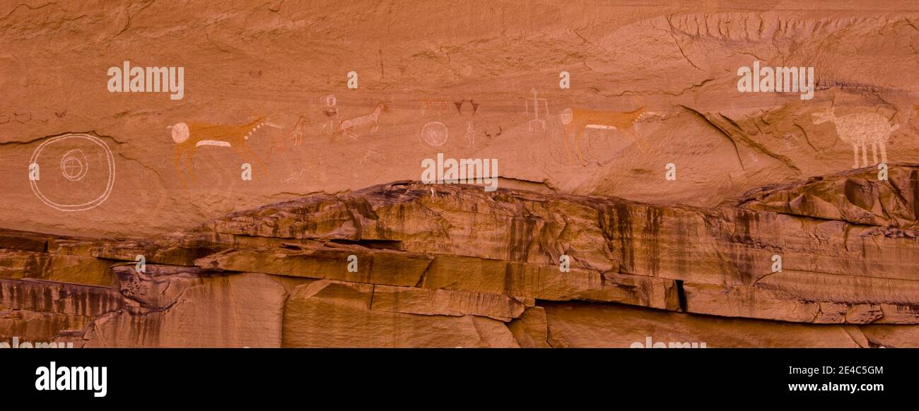 Pétroglyphes sur grès, monument national du Canyon de Chelly, Arizona, États-Unis Banque D'Images