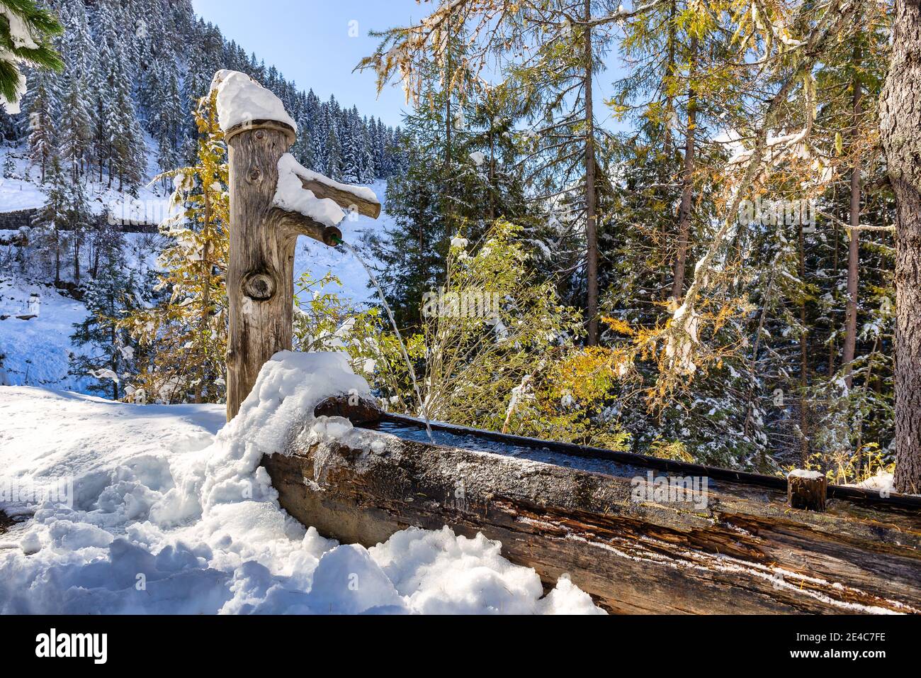 Le Grossglockner-Hochalpenstrassein Autriche un jour ensoleillé après une grande chute de neige Banque D'Images