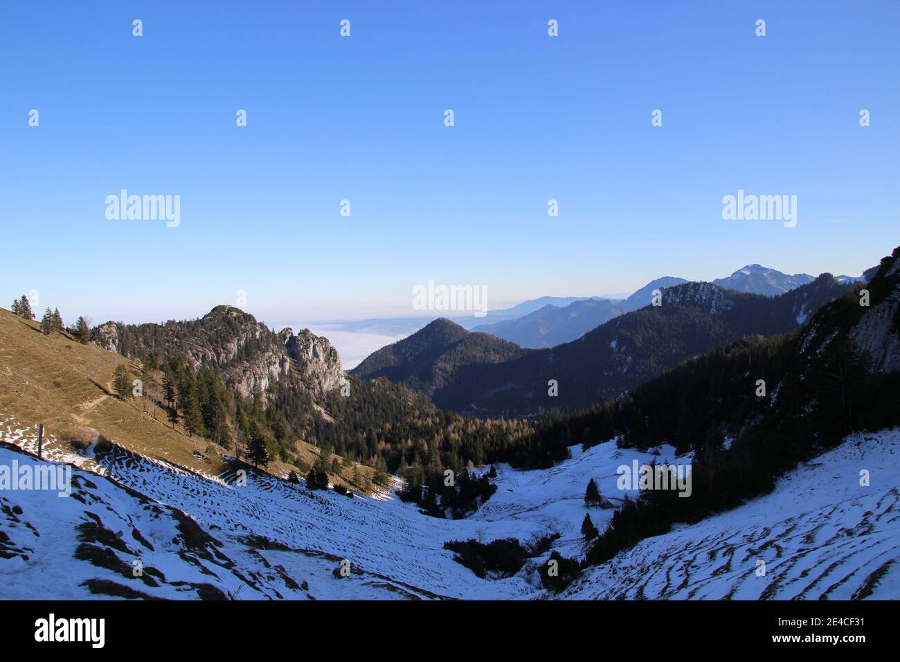 Randonnée jusqu'au sommet du Kampenwand (1669 m) dans le Chiemgau, Alpes du Chiemgau, près d'Aschau, haute-Bavière, Bavière, sud de l'Allemagne, Allemagne Banque D'Images