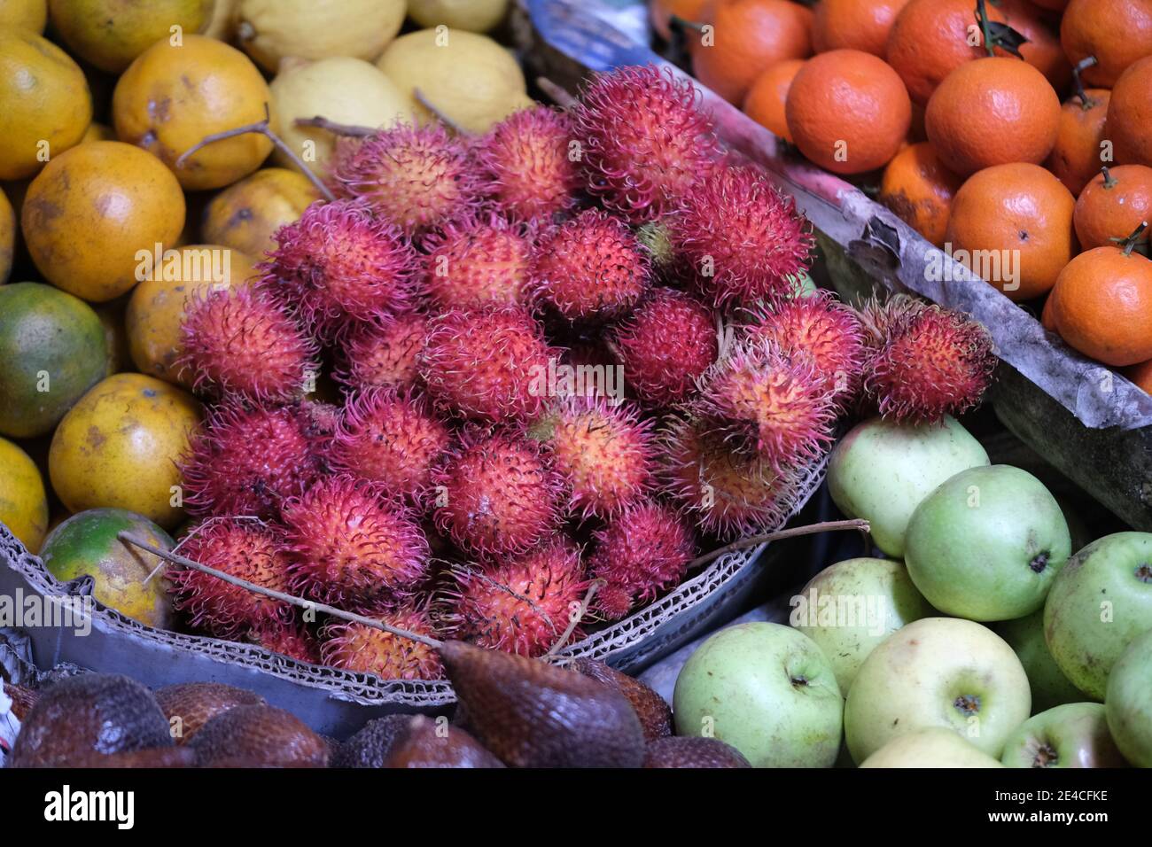 Indonésie Bali Negara - Pasar Umum Negara - public d'État Marché - sélection de la cabine de fruits Banque D'Images