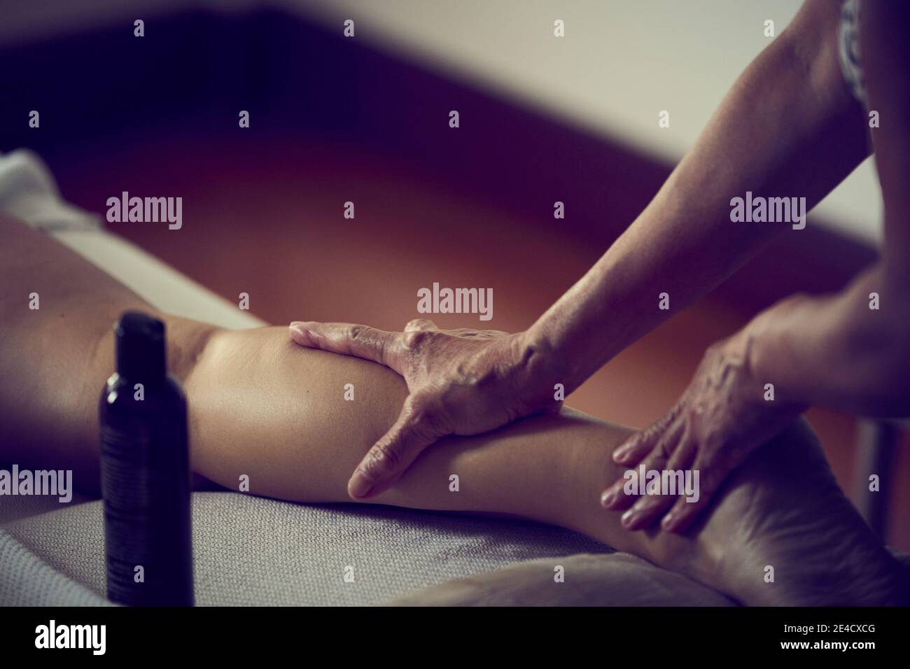 Une femme ayant un massage à l'huile Banque D'Images