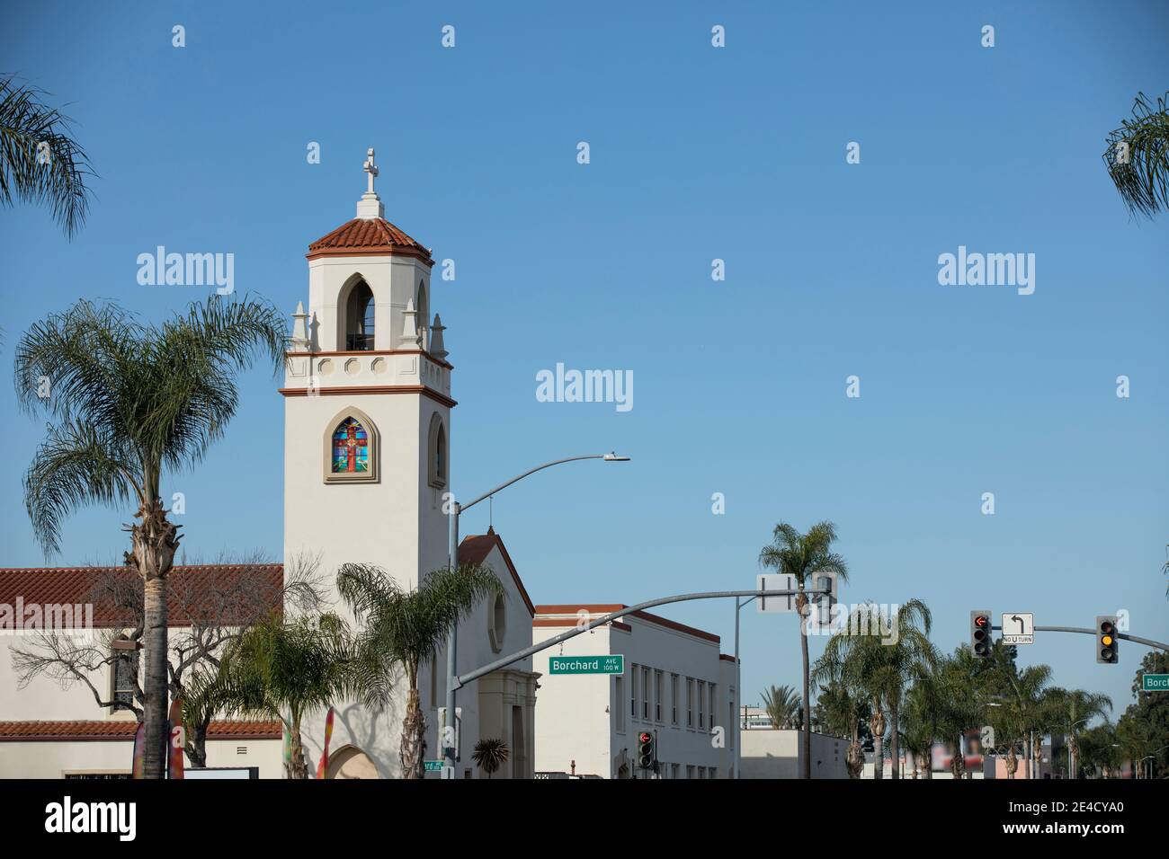 Le soleil brille sur les quartiers historiques de Madison Park et Wilshire Square de Santa Ana, Californie, États-Unis. Banque D'Images