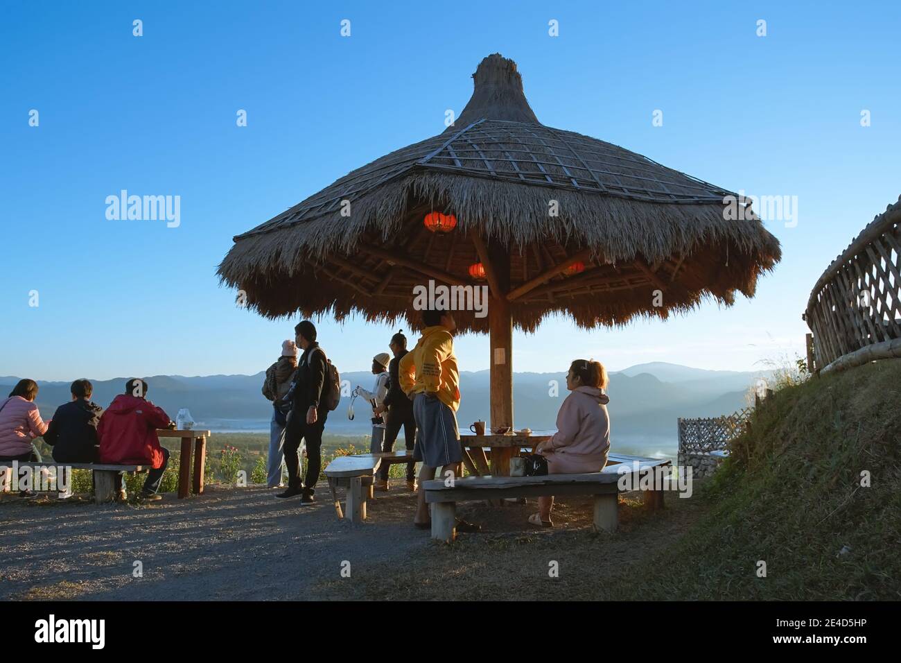 Maehongson, Thaïlande - 14 décembre 2020 : la culture chinoise dans les destinations de voyage à Yun Lai Viewpoint à Pai, Mae Hong son, Thaïlande. Banque D'Images Maehongson, Thaïlande - 14 décembre 2020 : la culture chinoise dans les destinations de voyage à Yun Lai Viewpoint à Pai, Mae Hong son, Thaïlande. Banque D'Images