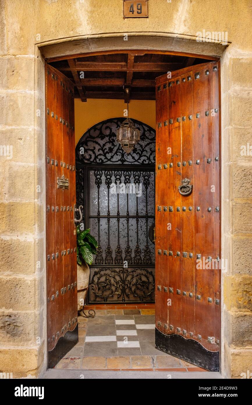 Porte d'entrée d'une maison de palais, Baeza, site classé au patrimoine mondial de l'UNESCO. Province de Jaen, Andalousie, sud de l'Espagne Europe Banque D'Images
