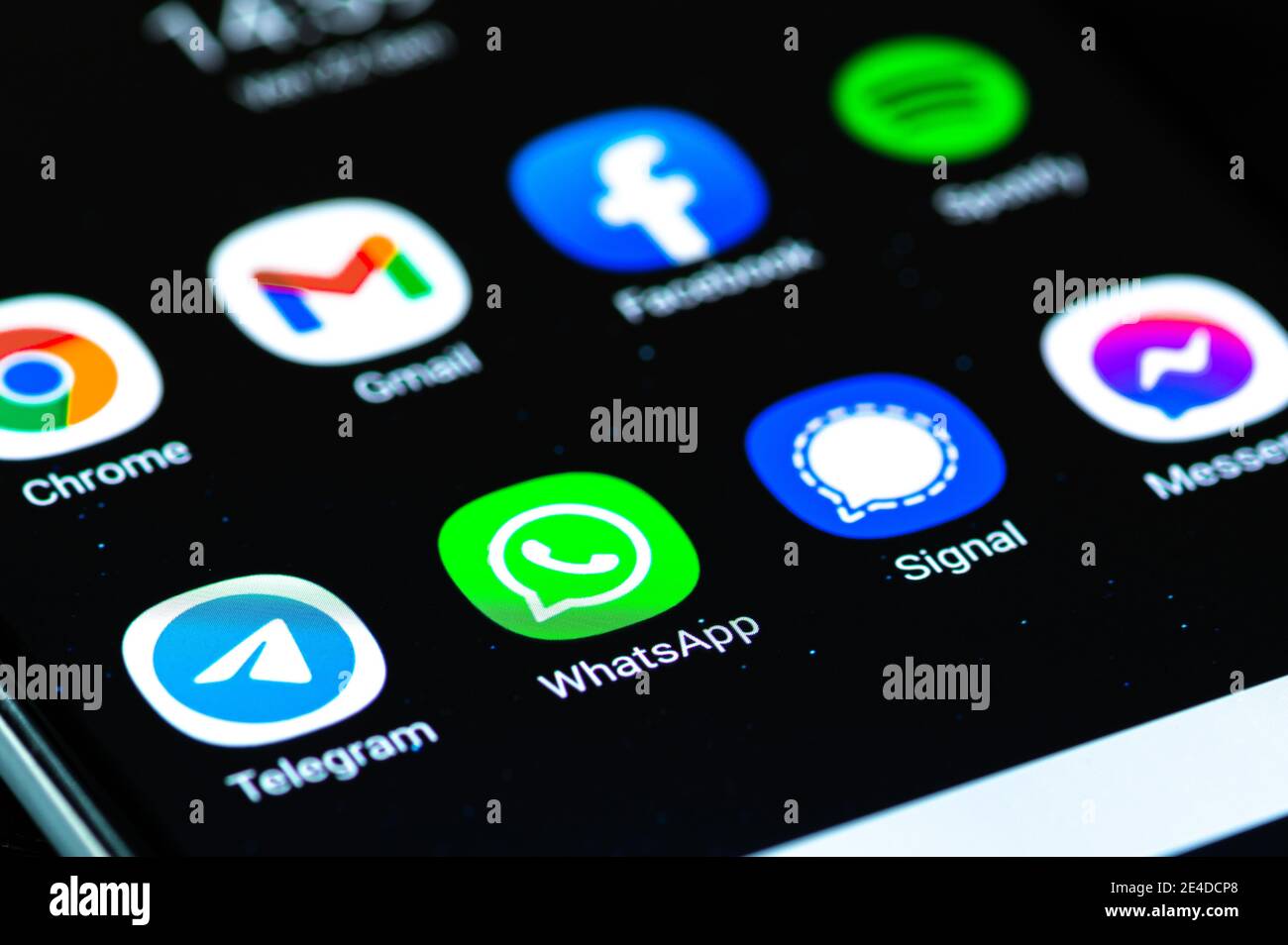 Application WhatsApp avec application signal, Messenger et Telegram affichée sur le smartphone Banque D'Images