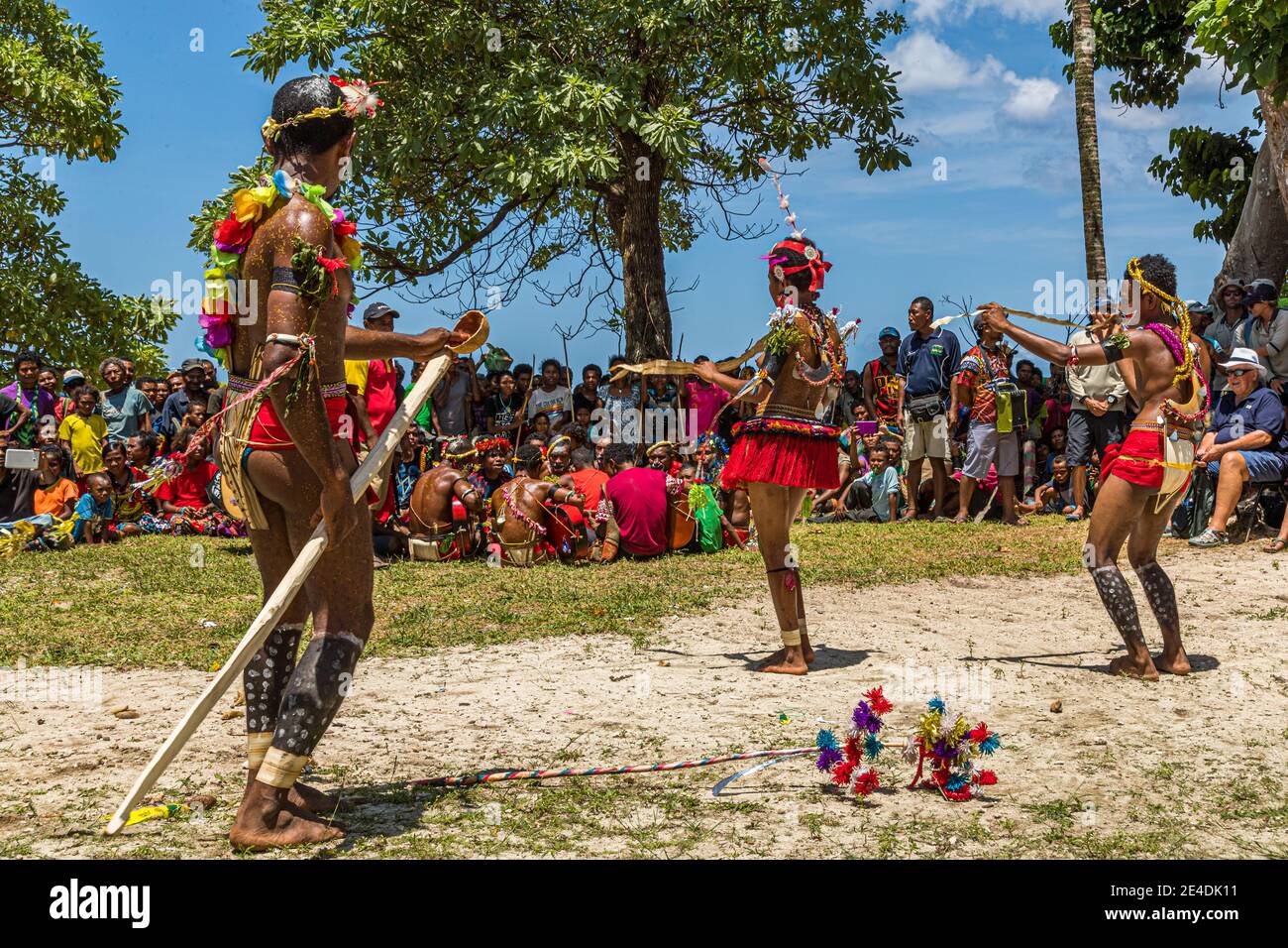 Danse Milamala traditionnelle des îles Trobriand pendant le Festival de l'amour libre, Kwebwaga, Papouasie-Nouvelle-Guinée Banque D'Images
