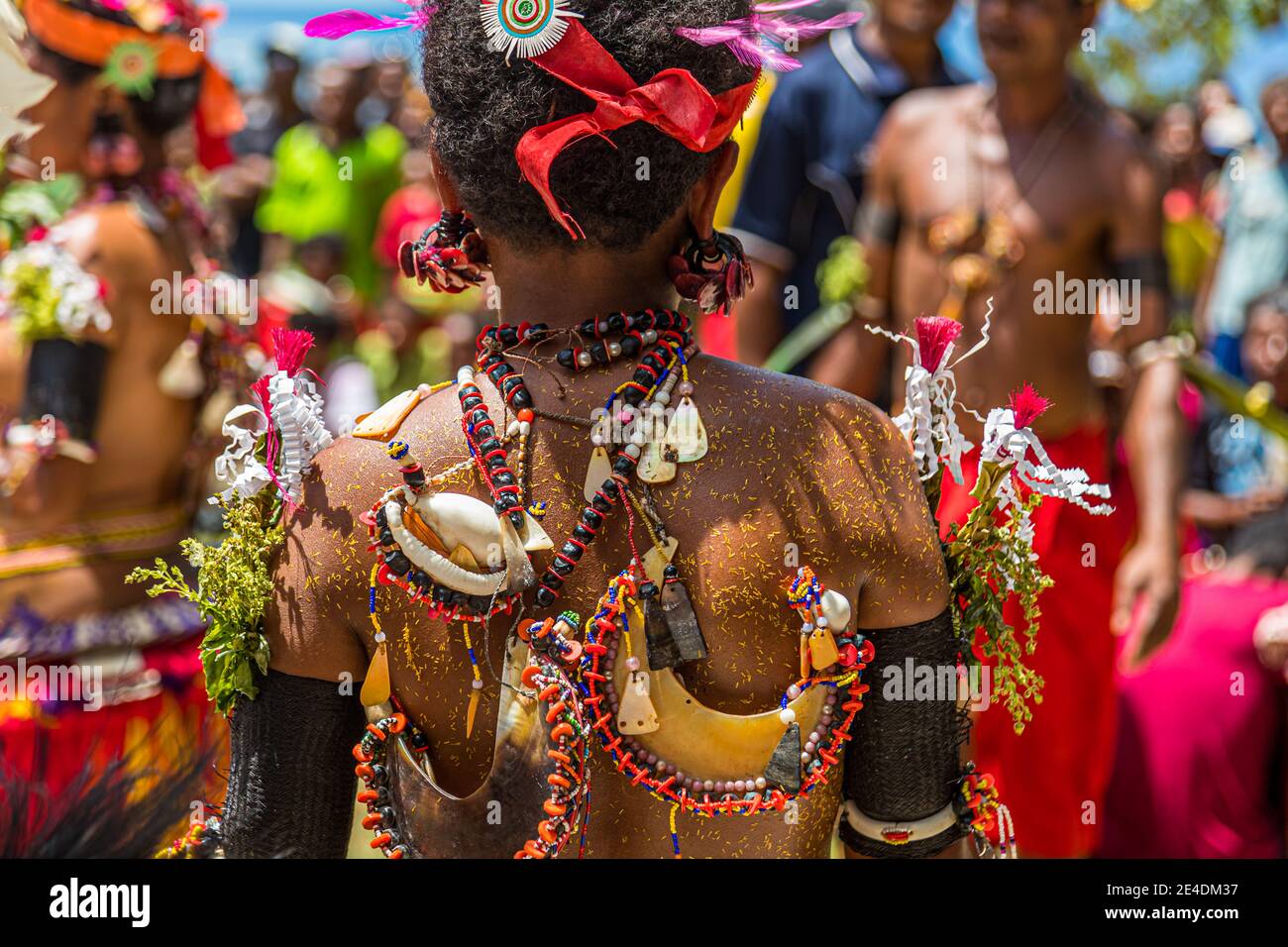 Danse Milamala traditionnelle des îles Trobriand pendant le Festival de l'amour libre, Kwebwaga, Papouasie-Nouvelle-Guinée Banque D'Images