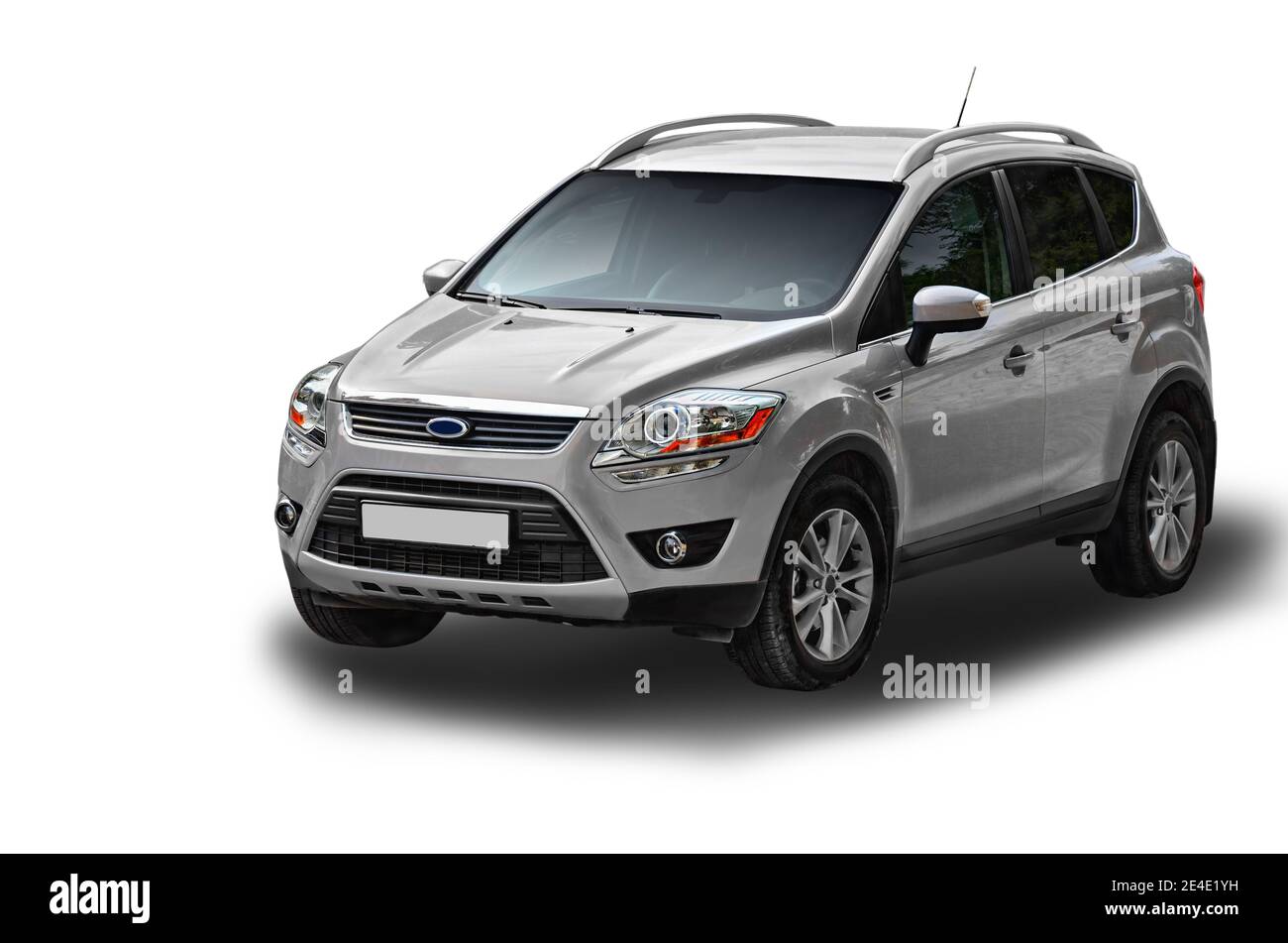 voiture sur fond blanc (tous les logos, inscriptions et marquages ont été supprimés) Banque D'Images