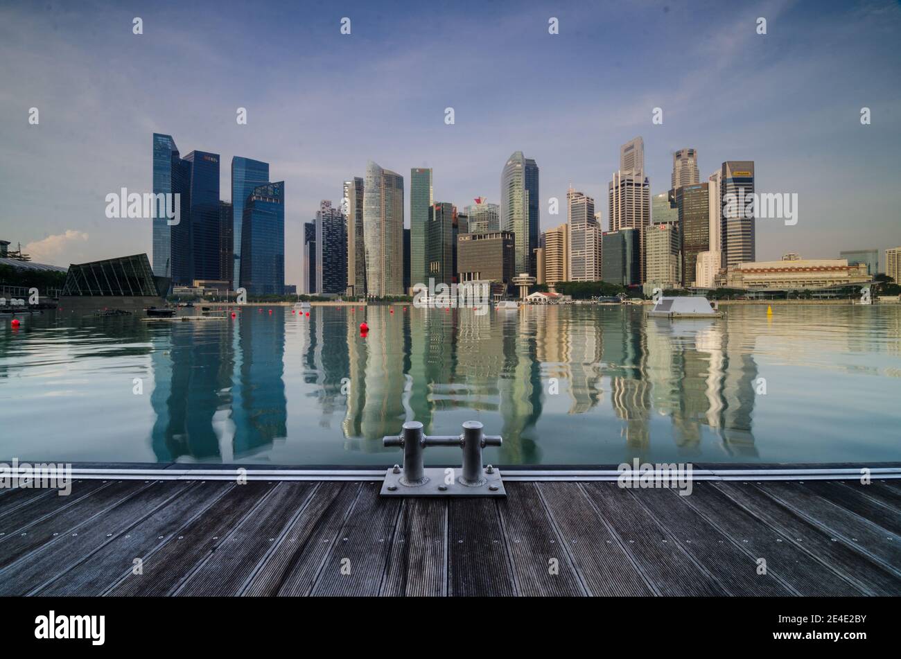 Tours de bureaux en hauteur du quartier central des affaires et des finances de Singapour. Une des villes les plus modernes au monde. Banque D'Images