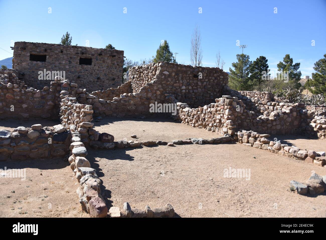 Globe, AZ. ÉTATS-UNIS 1/6/2021. Musée et parc archéologique de Besh Ba Gowah. Reconstruction du pueblo indien original de 200 pièces construit par le Salado. Banque D'Images