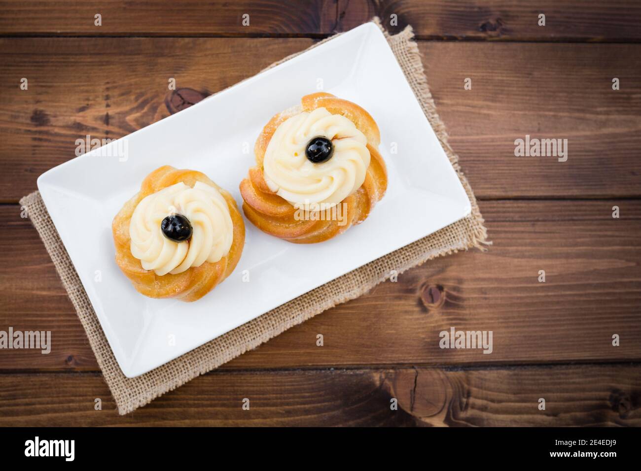 Zeppole maison de Saint Joseph sur un panneau rustique Banque D'Images